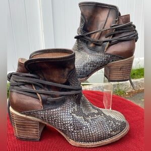 Free bird By Steven Casey ankle boots size 8 SnakeSkin Heeled Slip On Western